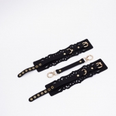 Черный кожаные оковы с узорами и золотистой фурнитурой - Crazy Handmade - купить с доставкой в Рубцовске