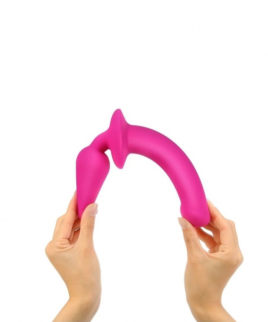 Ярко-розовый двусторонний фаллоимитатор Switch Plug-In Semi-Realistic Size L - Strap-on-me