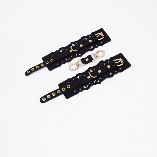 Черные кожаные наручники с узорами и золотистой фурнитурой - Crazy Handmade - купить с доставкой в Рубцовске