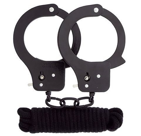 Чёрные наручники из листового металла в комплекте с веревкой BONDX METAL CUFFS LOVE ROPE SET - Dream Toys - купить с доставкой в Рубцовске