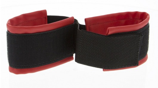 Полиуретановые манжеты для фиксации рук вместе Bound Together Wrist Restraints - Blush Novelties - купить с доставкой в Рубцовске